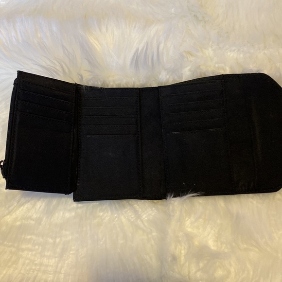 Liz Claiborne Black Faux Leather Embossed Trifold Wallet Snap Close - Picture 4 of 4